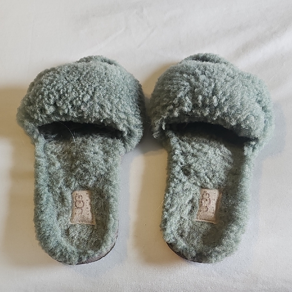 UGG Women's Slippers in Soft Green